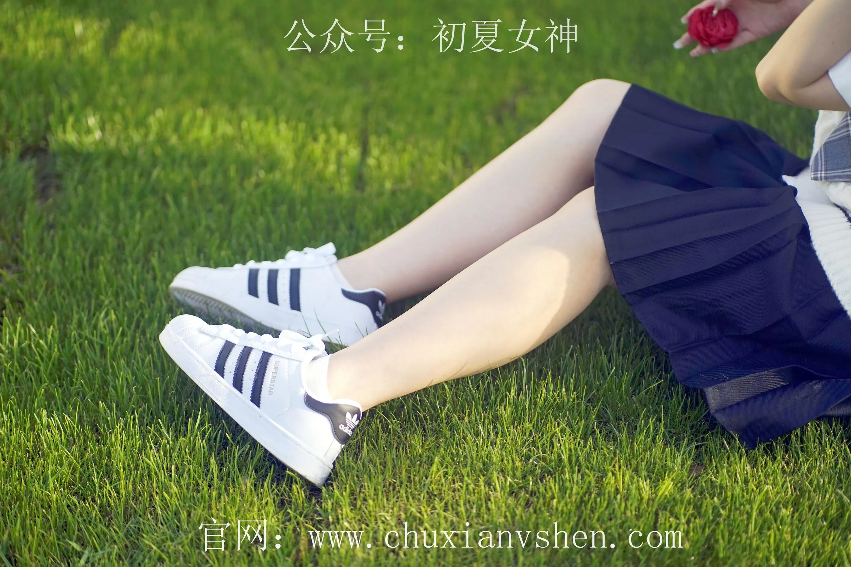 初夏女神 NO.061 念念 春秋JK套搭配三叶草贝壳头鞋 [115P]插图4
